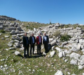Αρχαίο Αίπυ: Η επίσκεψη  από τον καθηγητή κ. Πέτρο Θέμελη - Φώτης Βλάχος